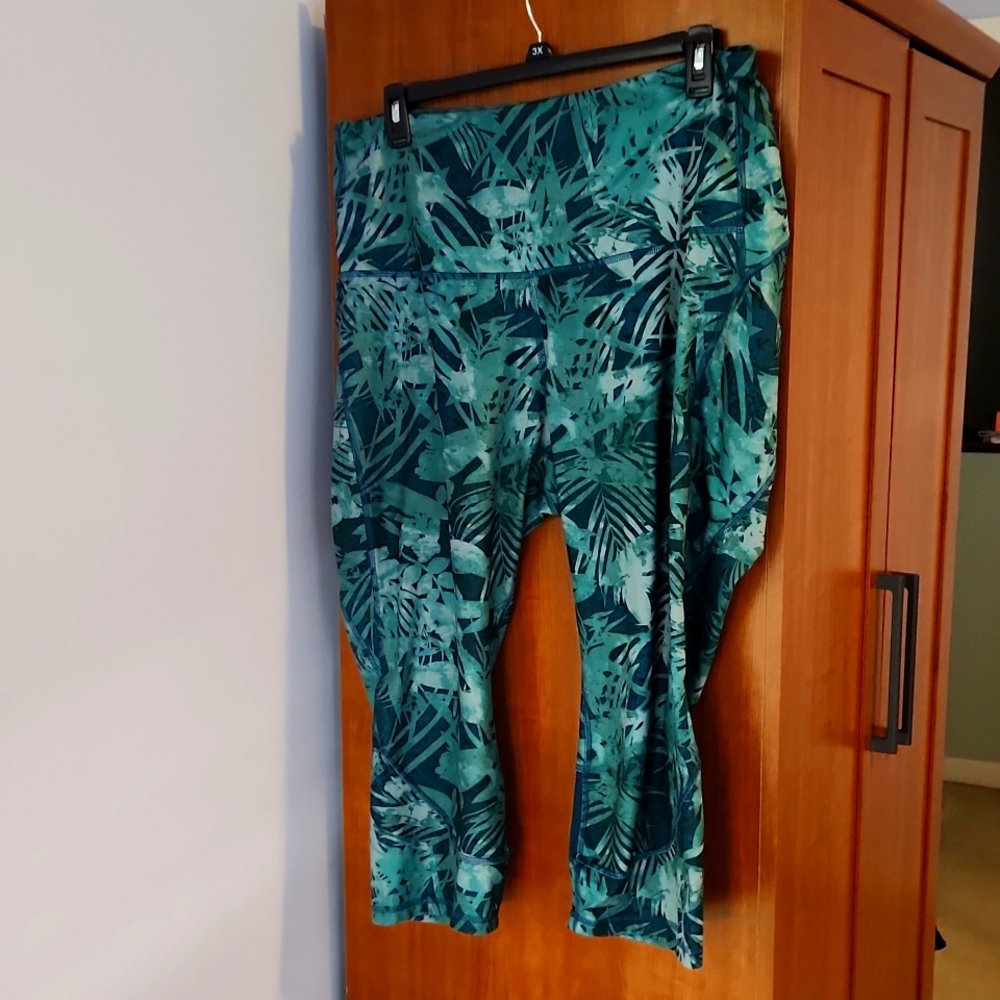 Fabletics tropical capri leggings